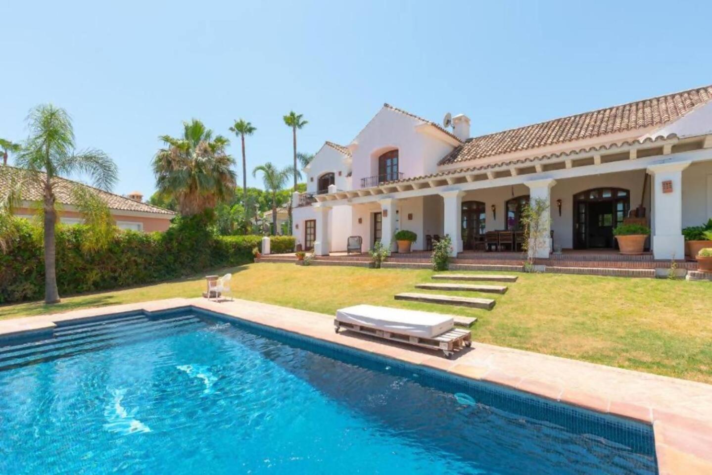 Villa Casa Sol Encantadora Villa Con Piscina Marbella Luaran gambar