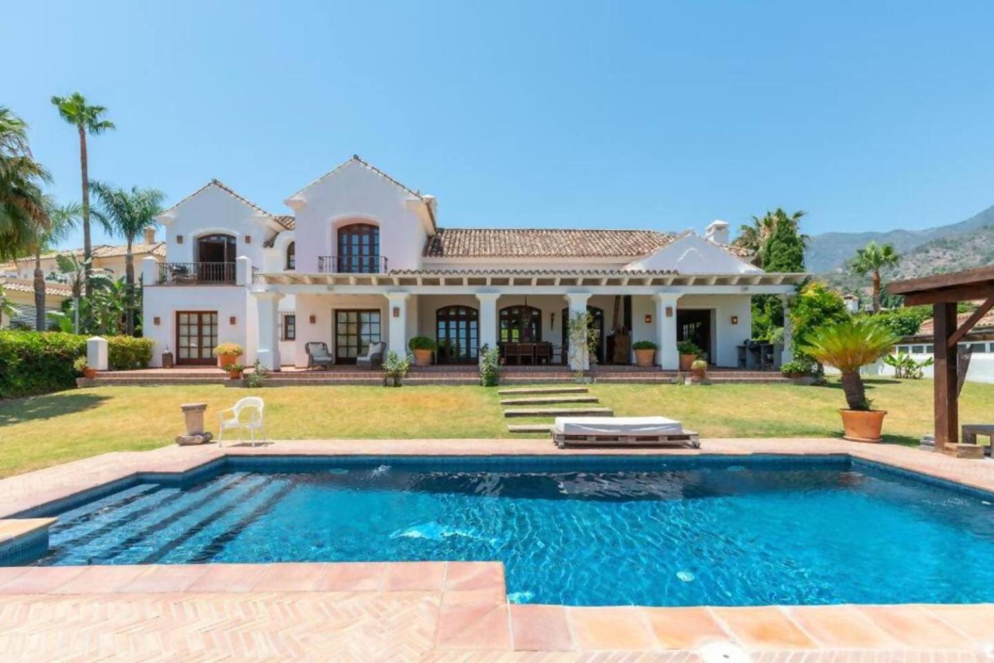 Villa Casa Sol Encantadora Villa Con Piscina Marbella Luaran gambar